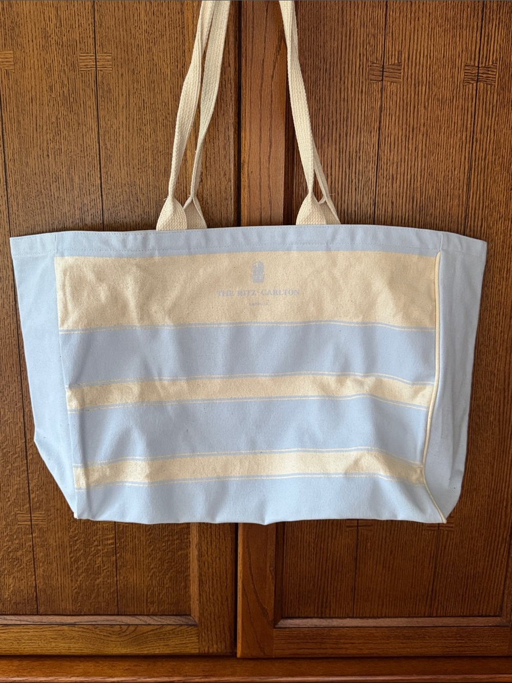 NWOT RITZ Carlton Kapalua Maui Striped Light Blue & Cream Canvas Tote bag